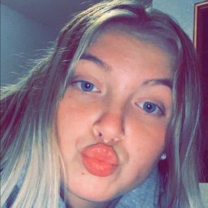 Meet your Posher, Macaila